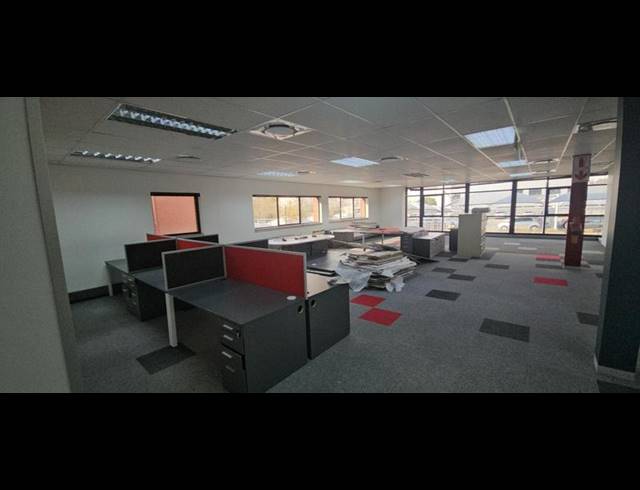 BUSINESS PROPERTY TO RENT IN MIDRIDGE PARK